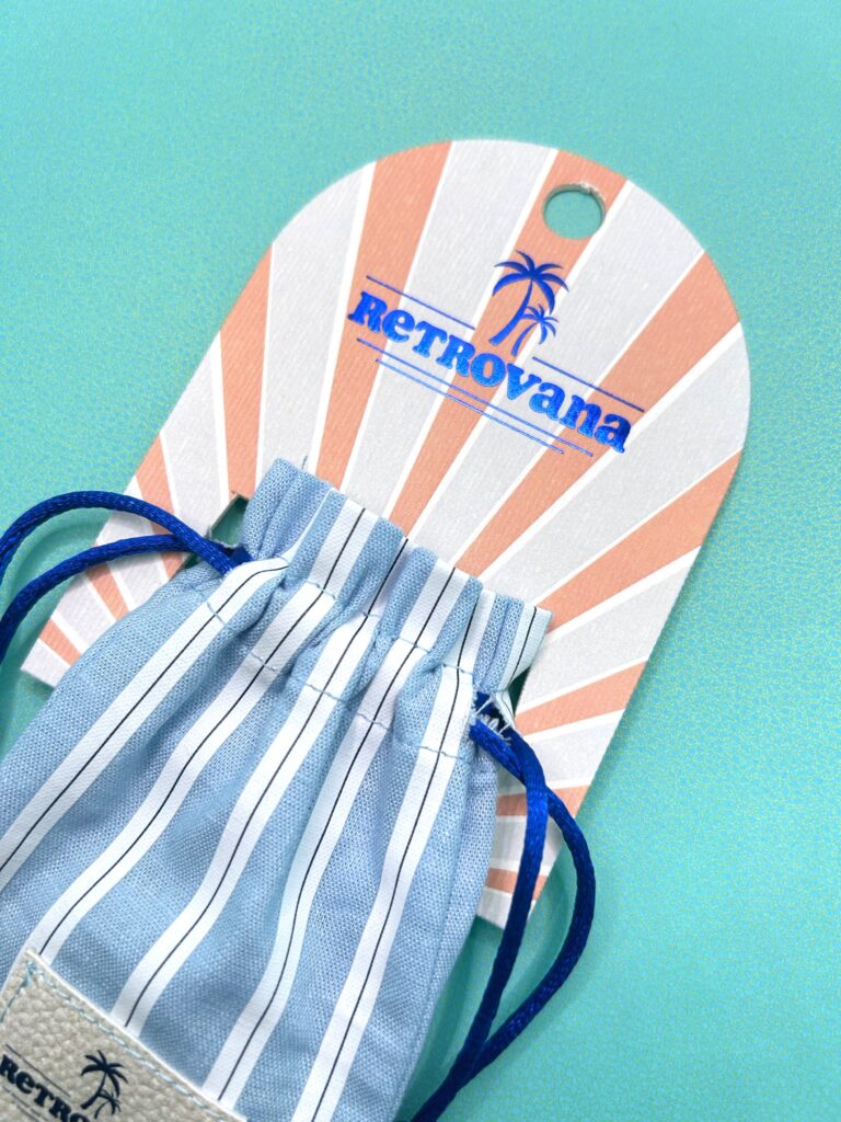 packaging trend pouch and card set design